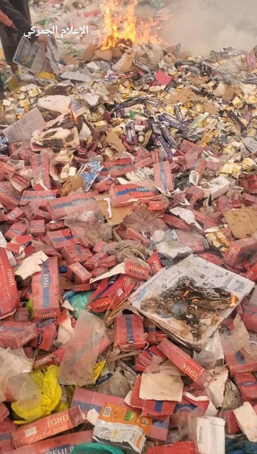 مكتب جمارك ورقابة تعز يتلف 8 أطنان بضائع مهربة ومنتهية الصلاحية
