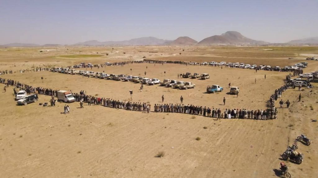 وقفة مُسلحة لأبناء عنس بذمار إعلاناً للنفير والجهوزية لمواجهة مخططات الأعداء