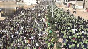 عمران.. مسيرات طلابية حاشدة تنديدًا بجريمة الإساءة الأمريكية للقرآن الكريم