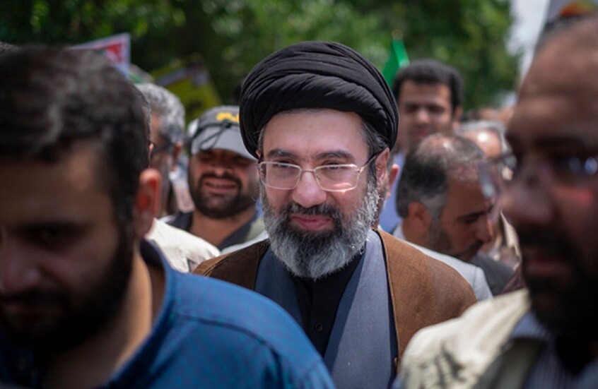 الاعلام الغربي يعلق على اختيار مجتبى خامنئي قائداً لإيران وفشل المجرم ترامب