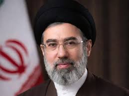 القيادات العسكرية الإيرانية تعلن مبايعتها للقائد الثالث للجمهورية الإسلامية وتؤكد مواصلة نهج القائد الشهيد