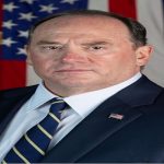 إقالة وزير البحرية الأمريكي في ظل فشل الحصار على الموانئ الإيرانية