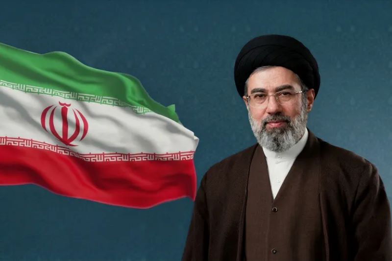 السيد مجتبى الخامنئي: وحدة شعبنا أحدثت انقسامًا في صفوف العدو وستزداد قوةً وصلابةً