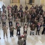 العدوان على إيران يوسع الشرخ في واشنطن.. المحاربون القدماء يتظاهرون ضد ترامب