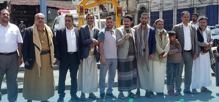 موظفو مصلحة الضرائب والجمارك يشاركون في الوقفة المسلحة بمديرية الصافية