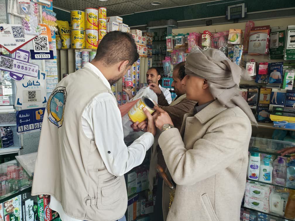 ذمار: فرع هيئة المواصفات والمقاييس يطلق حملة رقابية واسعة في الأسواق والصيدليات، للتأكد من سلامة حليب الرضع،