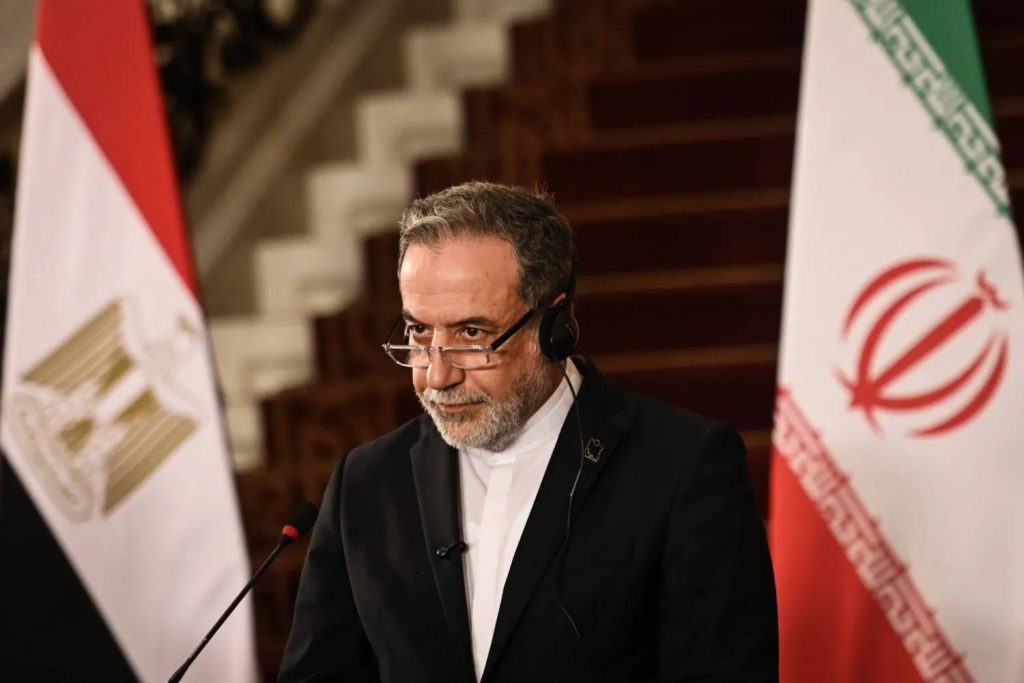 من إسلام آباد إلى موسكو… تحركات عراقجي تسبق “الرد المنتظر”