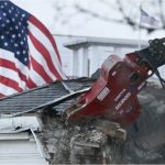 صحيفة بريطانية تنشر مقالًا بعنوان: أمريكا تدمر نفسها