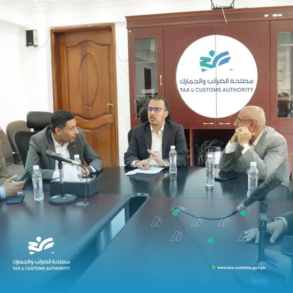 القائم بأعمال رئيس مصلحة الضرائب والجمارك يبحث مع شركة النفط آليات تعزيز التعاون المشترك