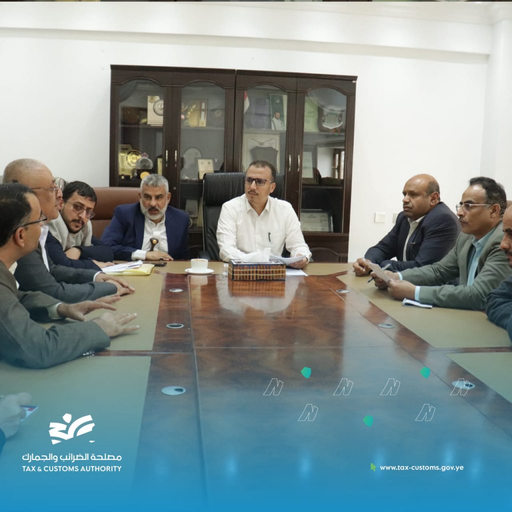 القائم بأعمال رئيس مصلحة الضرائب والجمارك يترأس اجتماع مع الهيئة العليا للأدوية والمستلزمات الطبية