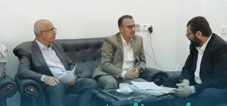 القائم بأعمال رئيس مصلحة الضرائب والجمارك ووزير الصحة والبيئة يناقشان تعزيز التعاون والإعفاءات الخاصة بالأدوية الأساسية