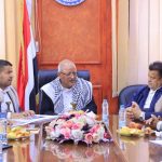 عضو المجلس السياسي الأعلى محمد النعيمي يناقش تطوير المختبرات والبنية التحتية بهيئة المواصفات