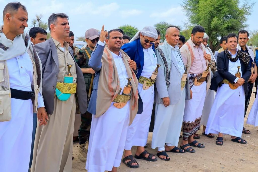 تعز .. نائبا وزيري المالية والشباب يزوران المرابطين في جبهة القصر بتعز