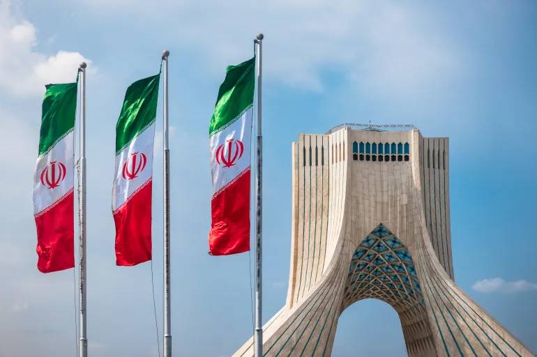 خطة من 12 بنداً… إيران تعيد رسم قواعد الملاحة في هرمز