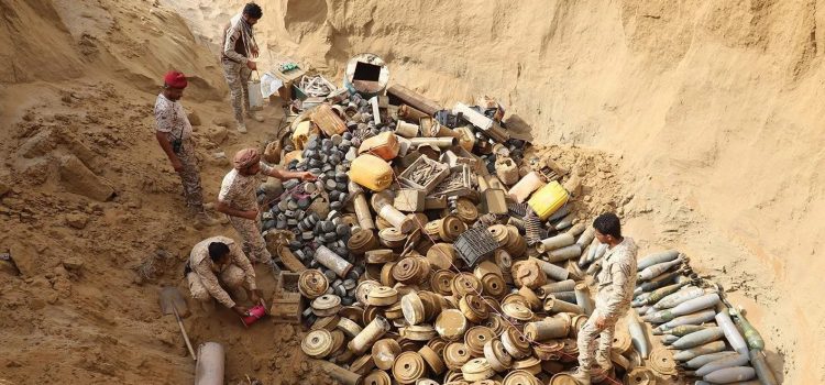 حياة على حافة الانفجار.. اليمنيون في مواجهة مخلفات العدوان الأمريكي السعودي