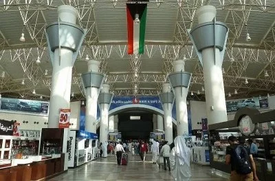 بعد الهجوم الإيراني على الكويت… تعليق الرحلات وتفعيل الطوارئ في المطار