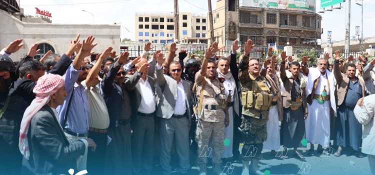 القائم بأعمال رئيس مصلحة الضرائب والجمارك يتقدم مسيرًا راجلًا ووقفة حاشدة لموظفي مكتب ضرائب أمانة العاصمة تأكيدًا على الجهوزية والاستنفار