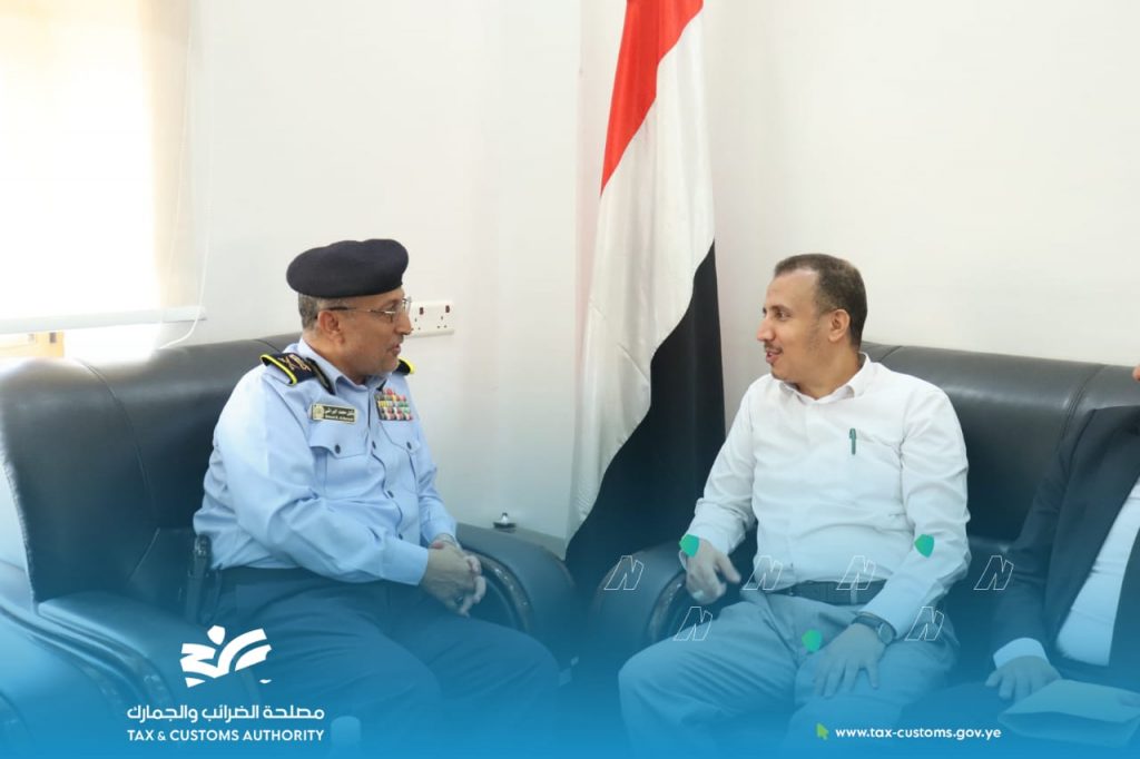 القائم بأعمال رئيس مصلحة الضرائب والجمارك يبحث مع مدير عام المرور سير إجراءات ترسيم السيارات المستوردة قبل انتهاء المهلة