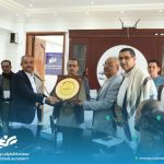القائم بأعمال رئيس مصلحة الضرائب والجمارك يكرّم عدداً من موظفي الوحدة التنفيذية لخدمات مكلفي ضريبة مبيعات القات