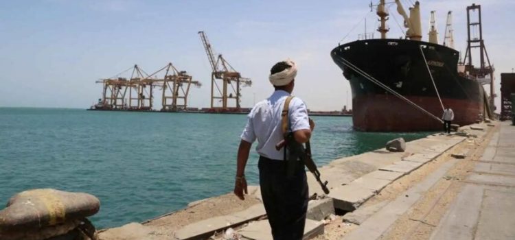 سياسيون ومسؤولون: الحظر البحري على العدو السعودي ورقة ضغط فاعلة لانتزاع حقوق اليمنيين