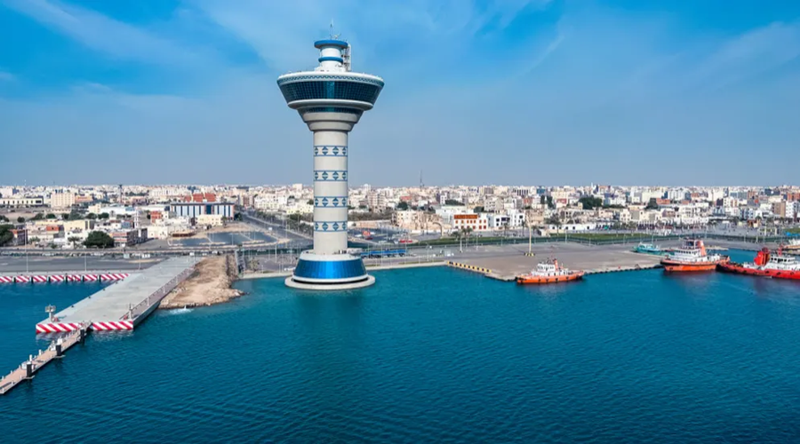 تراجع تحميلات النفط في ميناء ينبع السعودي بنسبة 40% جراء الحظر البحري اليمني