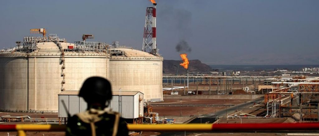 الجعدبي يكشف حرباً سعودية استهدفت الثروة النفطية اليمنية: احتياطيات هائلة جرى إخفاؤها وردم آبارها وإحراق ملفاتها