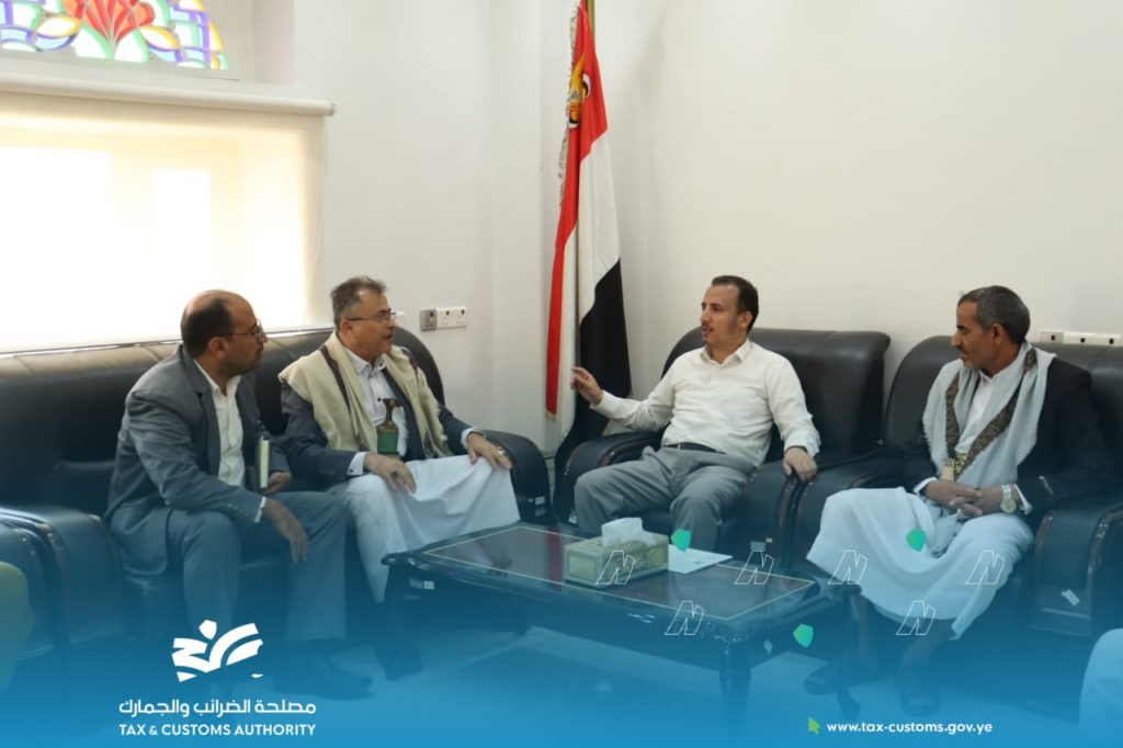 مصلحة الضرائب والجمارك تناقش مع الهيئة العامة للأوقاف معالجة القضايا والموضوعات المشتركة