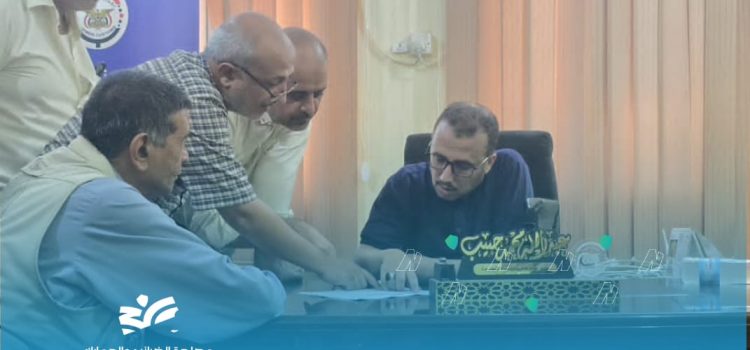 القائم بأعمال رئيس مصلحة الضرائب والجمارك يتفقد سير العمل في جمرك ميناء الحديدة وفرع الوحدة التنفيذية للضرائب على مبيعات القات