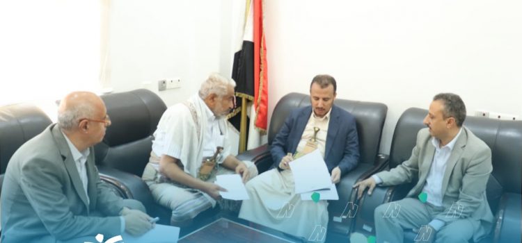 مهدي وقحيم يبحثان تفعيل امتيازات الاستيراد عبر موانئ مدينة الحديدة وتسهيل الإجراءات