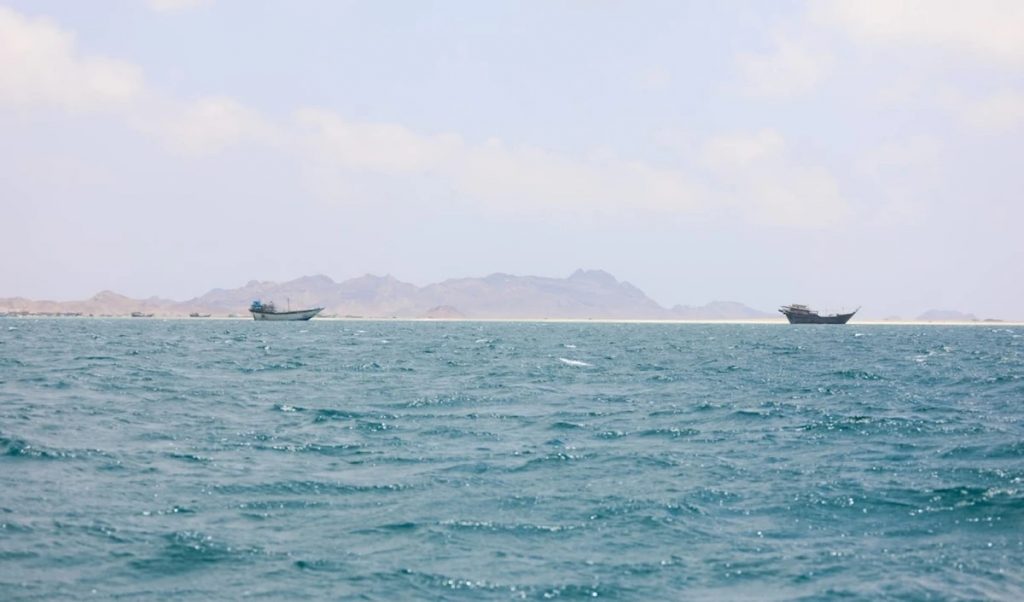 صنعاء تفنّد حملات التخويف: «باب المندب» مفتوح للجميع… إلا للسعودية