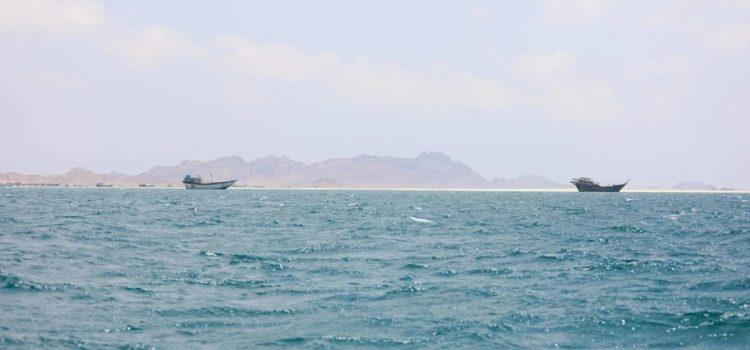 صنعاء تفنّد حملات التخويف: «باب المندب» مفتوح للجميع… إلا للسعودية