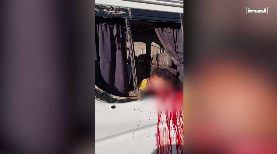 شهداء وجرحى في استهداف حافلة بتعز .. غارات العدوان السعودي تواصل استهداف شبكات الاتصال والأعيان المدنية